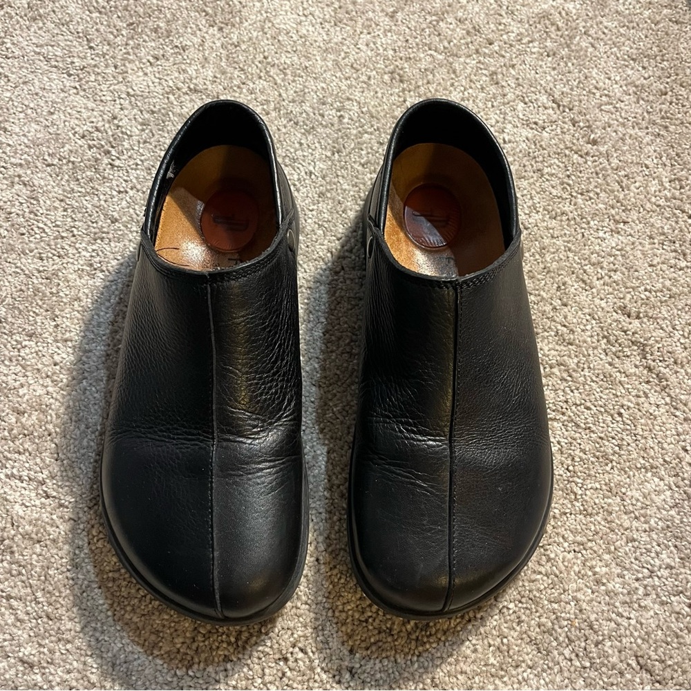 Footprints by Birkenstock Black Slip On Clog Style Shoe 38
